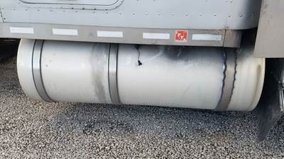 International 9900i Right Fuel Tank