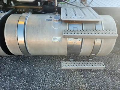 Mack Pinnacle CXU613 Left Fuel Tank for a 2018 Mack CXU613