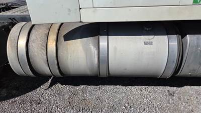 Mack Pinnacle CXU613 Right Fuel Tank for a 2015 Mack CXU613