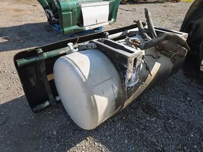 Peterbilt 387 Left Fuel Tank