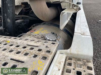 Volvo VNL Right Fuel Tank