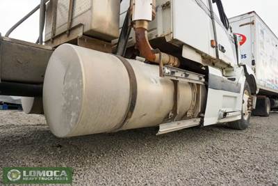 Volvo VNL Right Fuel Tank