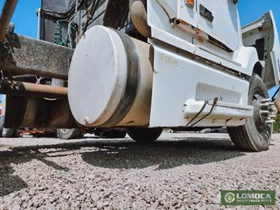 Volvo VNL Right Fuel Tank