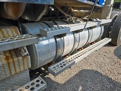 Western Star 4900FA Left Fuel Tank for a 2014 Western Star 4900 FA