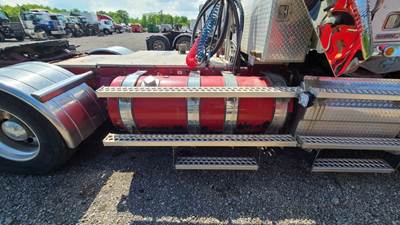 Western Star 4900SA Right Fuel Tank for a 2018 Western Star 4900 SA