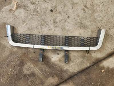 International LT625 Grille