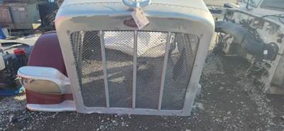 Peterbilt 389 Grille