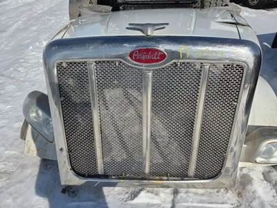 Peterbilt 567 Grille