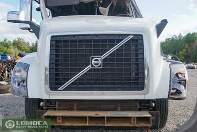 Volvo VNL Grille
