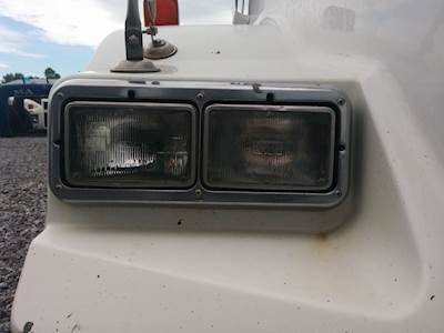 Kenworth T800 Headlight Assembly