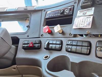 Freightliner Cascadia 125 Heater / AC Temp Control