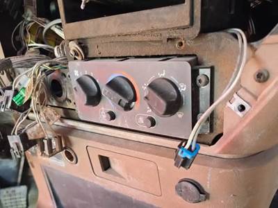 Mack Granite GU813 Heater / AC Temp Control for a 2009 Mack GU813