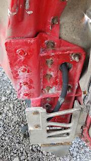 Peterbilt 379 Hood Support for a 2005 Peterbilt 379 UNIBILT