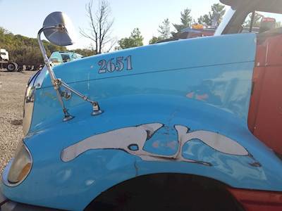 Freightliner Columbia Hood for a 2005 Freightliner Columbia 120