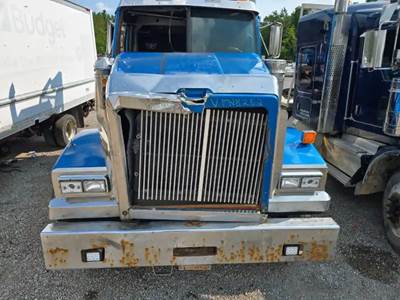 Western Star 4900FA Hood for a 2014 Western Star 4900 FA