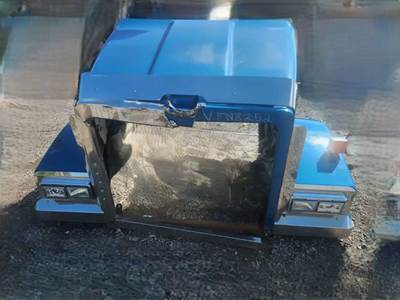 Used 2014 Western Star 4900FA Hood with Grille and Headlamps