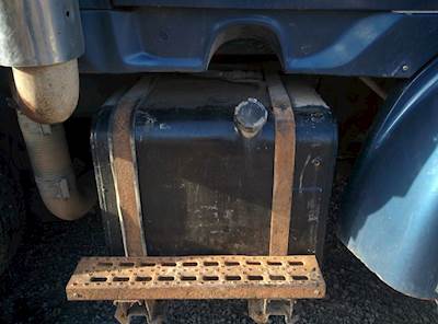 Ford LT9513 Hydraulic Tank for a 1997 Ford LT9513 LOUISVILLE 113