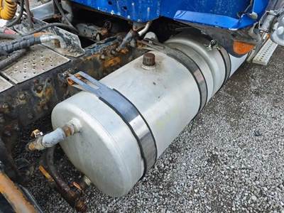 Freightliner Coronado 122 SD Hydraulic Tank for a 2019 Freightliner 122SD