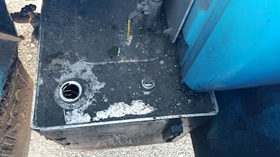 International DuraStar 4300 Hydraulic Tank