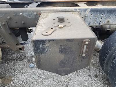 Mack CL713 Hydraulic Tank