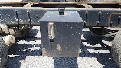 Mack Granite CV713 Hydraulic Tank for a 2005 Mack CV713 Granite
