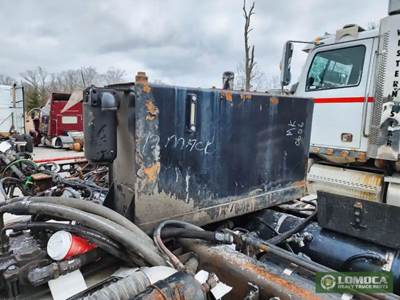 Mack Granite GU813 Hydraulic Tank for a 2012 Mack GU813