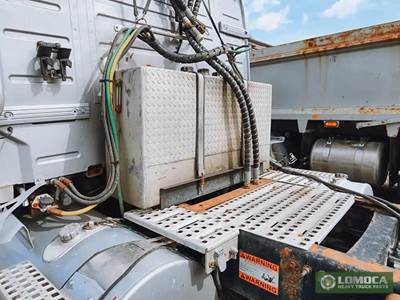 Volvo VNL Hydraulic Tank