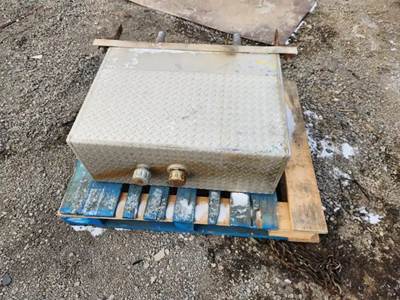 Volvo VNL Hydraulic Tank