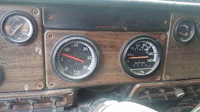 Freightliner FLD120 Instrument Panel Cluster