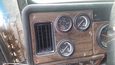 Freightliner FLD120 Instrument Panel Cluster