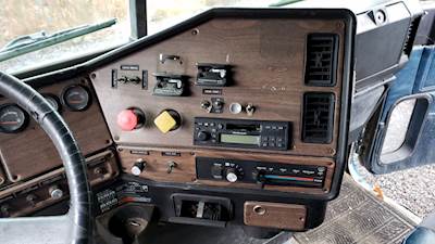 Freightliner FLD120 Instrument Panel Cluster