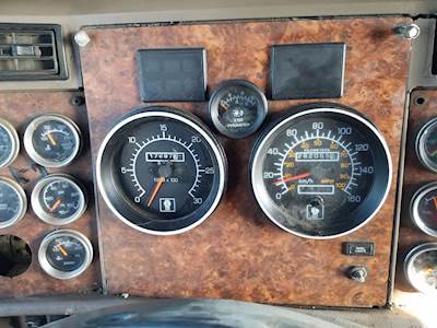 Kenworth T800 Instrument Panel Cluster