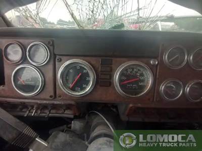 Freightliner FLD120 Classic Instrument Panel Cluster for a 2005 Freightliner Classic 120