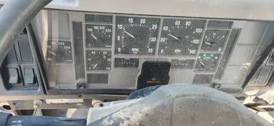 International 4700 LP Instrument Panel Cluster for a 1995 International 4700 LOW PROFILE