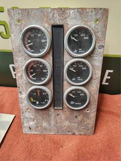 International 9300 Instrument Panel Cluster