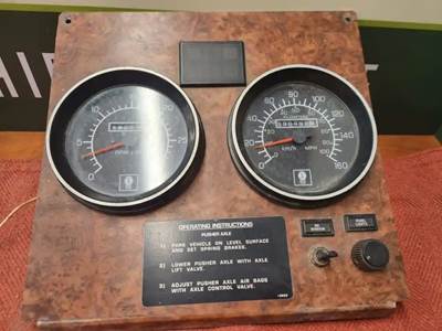 Kenworth T800 Instrument Panel Cluster
