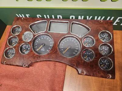 Mack Pinnacle CXU613 Instrument Panel Cluster for a 2018 Mack CXU613