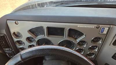 Mack Pinnacle CXU613 Instrument Panel Cluster for a 2015 Mack CXU613