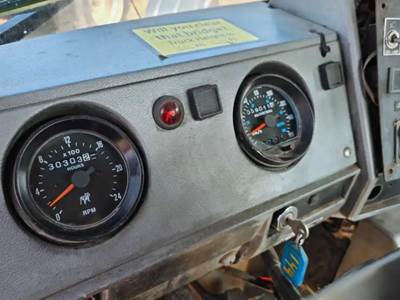 Mack RB688S Instrument Panel Cluster