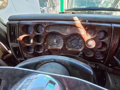 Mack Vision CXN613 Instrument Panel Cluster for a 2007 Mack CXN613