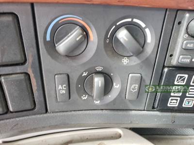 Volvo VNL Instrument Panel Cluster