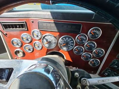 Western Star 4900FA Instrument Panel Cluster for a 2014 Western Star 4900 FA