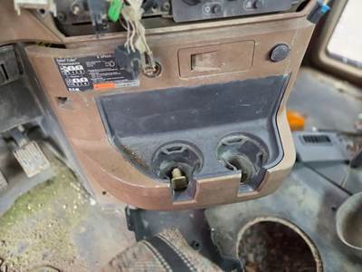 2009 Mack Granite GU813 Plastic Cupholder