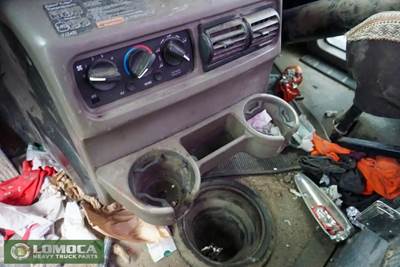 Mack Vision CXN613 Interior Part for a 2007 Mack CXN613