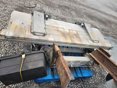 Hino 308 / 338 Liftgate