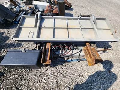 Isuzu NPR HD Liftgate