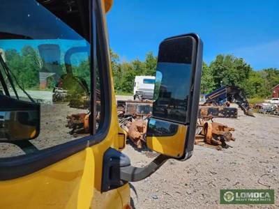 Freightliner Cascadia 125 Right Mirror