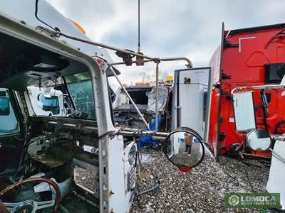 Kenworth T800 Right Mirror