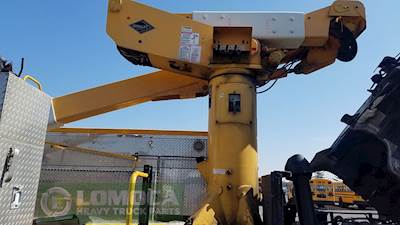 Versalift VST240T, Insulated 41 ft. 6 In. (12.5 m) Articulating, Telescopic