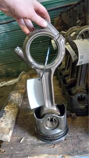 Detroit DD15 Piston / Rod for a 2013 Freightliner Cascadia 125